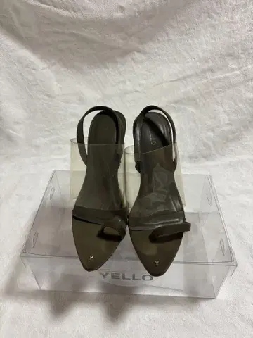 YELLO 올리브색 스틸레토 웨지힐 샌들