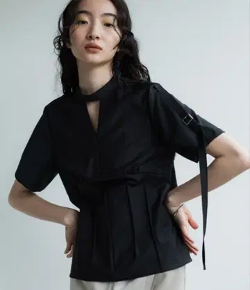 UNITED TOKYO 슬리밍 워크 상의 블랙