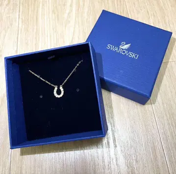 스와로브스키 말굽형 목걸이
