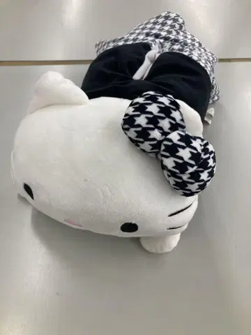 헬로키티 화이트 블랙 흑백 봉제 인형 티슈 케이스