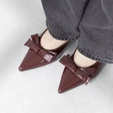 리본 모티브 스틸레토 힐 펌프스