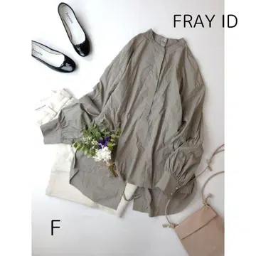 FRAY ID 밴드 카라 백 디자인 셔츠 카키 그레이 볼륨 소매