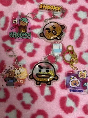 SHOOKY 아크릴 키링 캔 배지 세트 BT21 슈키