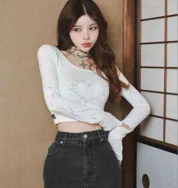 다리치 하트 모티브 크롭 상의