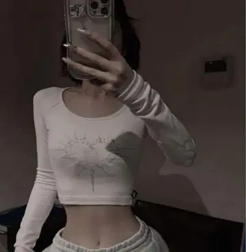 다리치 하트 모티브 크롭 상의