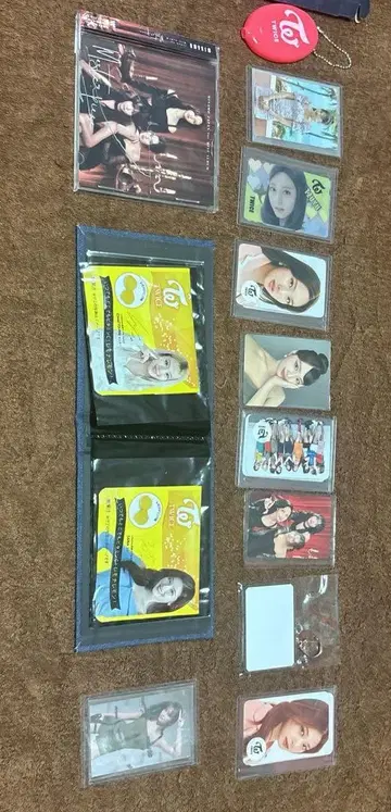 TWICE 트레이딩 카드, CD, 스트랩