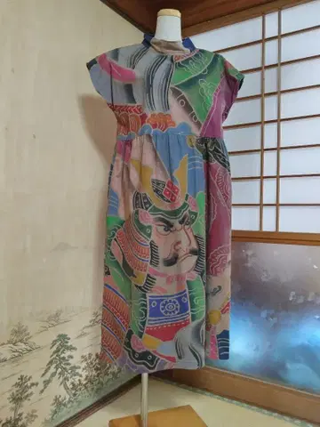 커피색으로 물들인 무샤에 절구 깃발의 프렌치 소매 롱 드레스