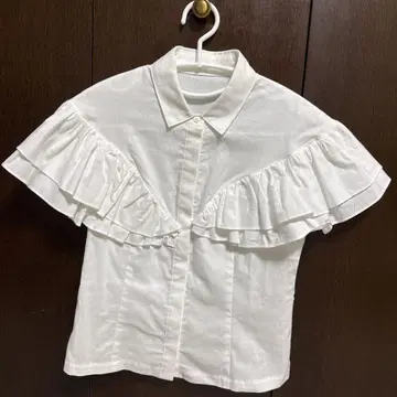 미사용 새상품 시뉴 cygne 화이트 프릴 달린 셔츠 사이즈 0