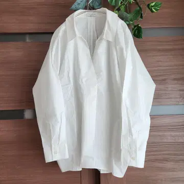 돌먼 슬리브 V넥 긴팔 셔츠 화이트 오버 사이즈 셔츠