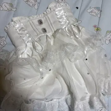 화이트 프릴 플레어 스커트