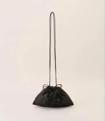 새상품급 플라주 les Tendre leather clutch 백 블랙