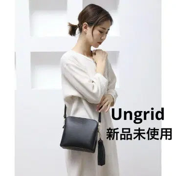Ungrid 스무스 빅 태슬 숄더백