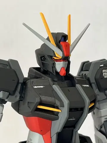MG 스트라이크 누아르 건담 완성품