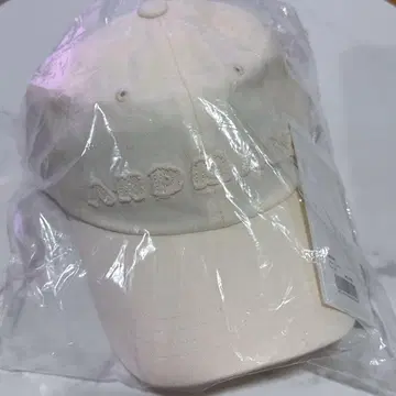 ANDMARY Mary logo cap ivory