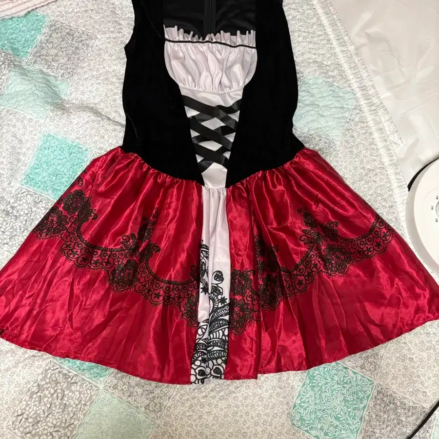 Halloween Red Riding Hood Costume Set!! Party Wear #할로윈데이,#할로윈의상,#빨간망토,#빨간망또,#할로윈원피스  on Bunjang Global Site., image size:900x900