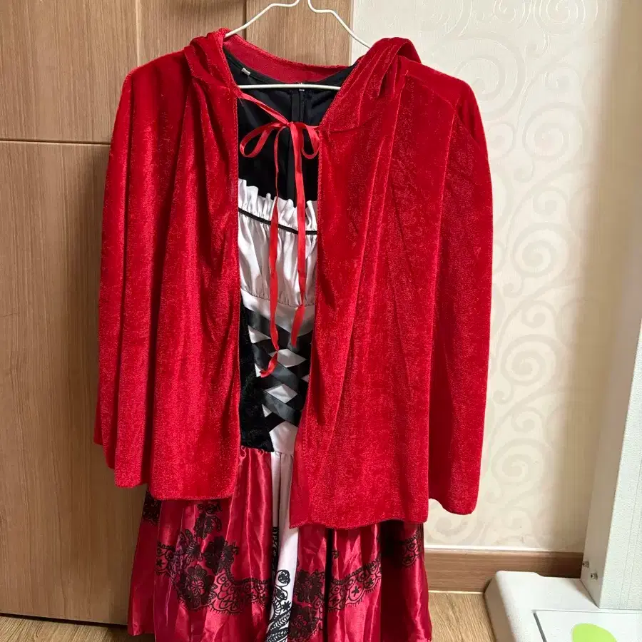 Halloween Red Riding Hood Costume Set!! Party Wear #할로윈데이,#할로윈의상,#빨간망토,#빨간망또,#할로윈원피스  on Bunjang Global Site., image size:900x900