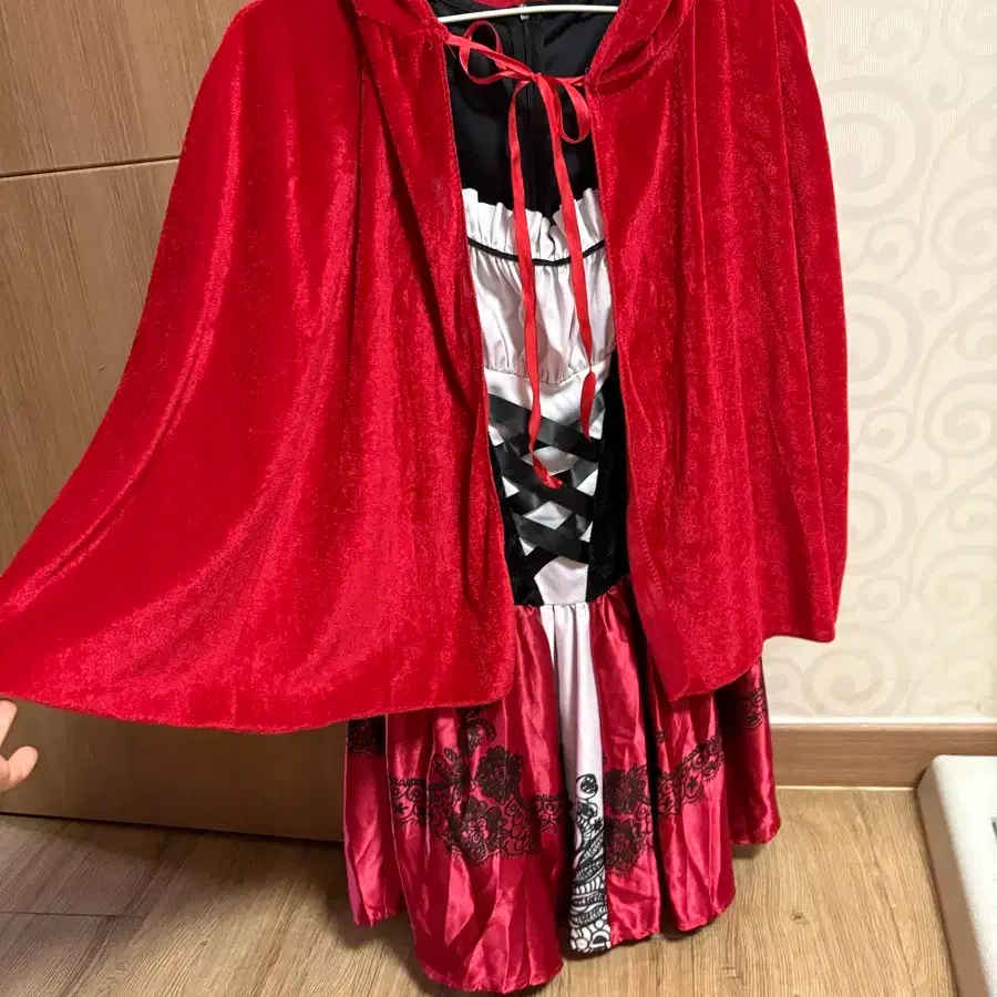 Halloween Red Riding Hood Costume Set!! Party Wear #할로윈데이,#할로윈의상,#빨간망토,#빨간망또,#할로윈원피스  on Bunjang Global Site., image size:900x900