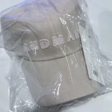 ANDMARY Mary 로고 캡 베이지