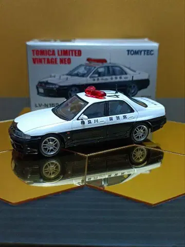 토미카 리미티드 빈티지 네오 스카이라인 GT-R 순찰차