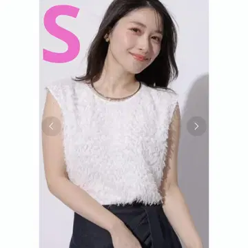 Apuweiser-riche 프렌치 슬리브 퍼지 탑 화이트 S 사이즈