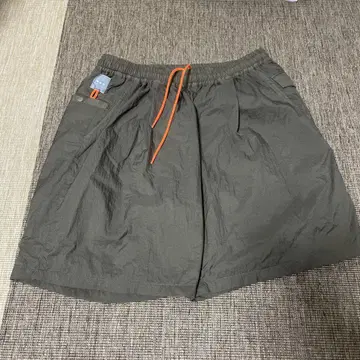로즈마리 만넨로 U.L HARVEST SHORTS Bshop 별주