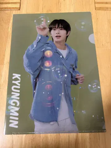TWS KYUNGMIN 클리어 파일과 아크릴 키링 세트