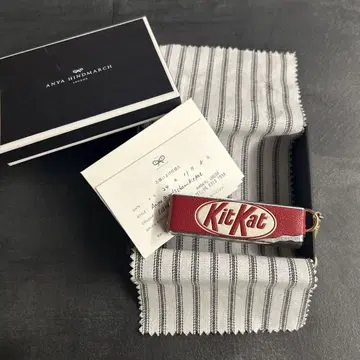 [ 새상품 정가 이하 ] 안야 힌드마치 키트컷 참 KitKat