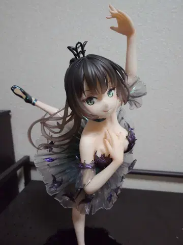 블랙 버드 소녀 1/7 스케일 피규어