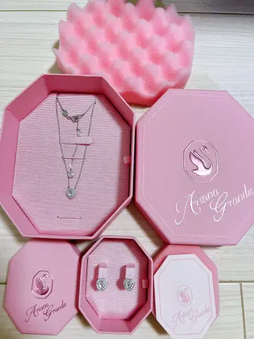 Ariana Grande x Swarovski 목걸이와 귀걸이 세트