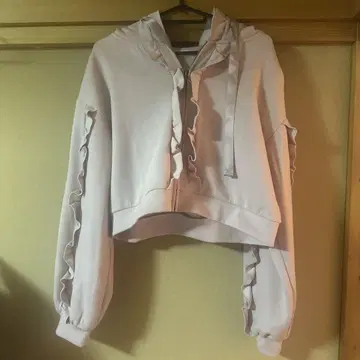 axes femme 프릴 후드티
