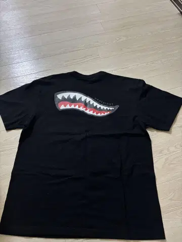 샤크 프린트 T셔츠
