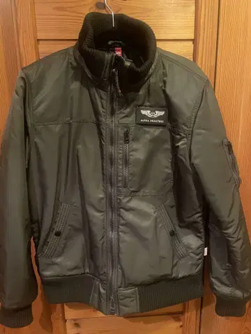 ALPHA industries 알파 인더스트리즈 M 사이즈
