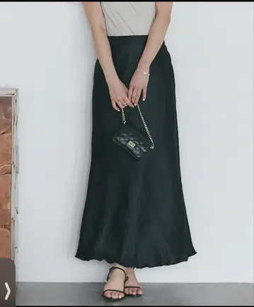 반짝이는 새틴 롱 내로우 스커트