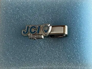 JC 배지 (옷깃용 클립) 왼쪽으로 고정