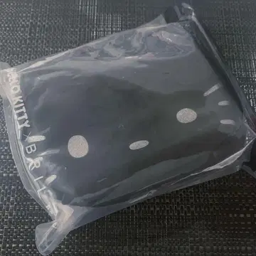 미사용 새상품 HELLO KITTY BRILMY 화장품 파우치 블랙