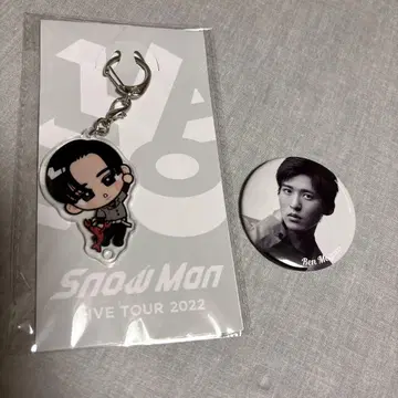 Snow Man LIVE TOUR 2022 메구로 렌 키링 & 배지
