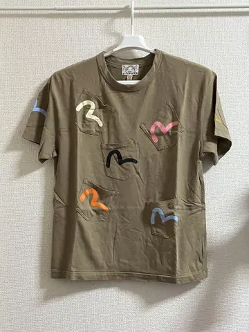 EVISU 컬러풀 로고 카키 T셔츠