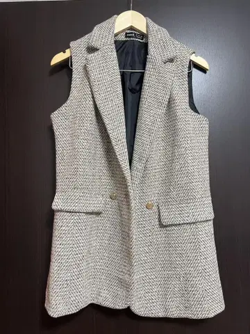 베이지 트위드 슬리브리스 베스트