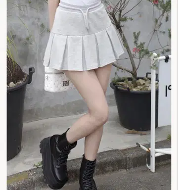 다리치 플리츠헴 맨투맨 미니 스커트