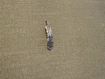 고로즈 페더 목걸이