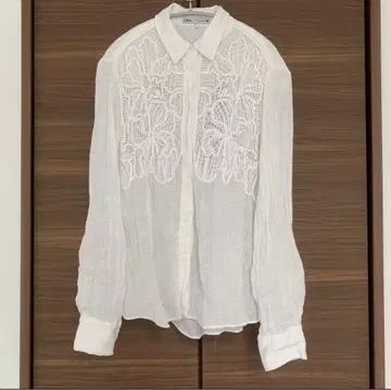 ZARA 자수 화이트 셔츠