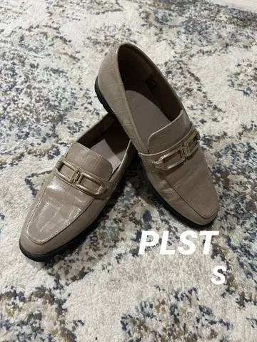 새상품급 완판템 PLST 인조 가죽 비트 로퍼 S