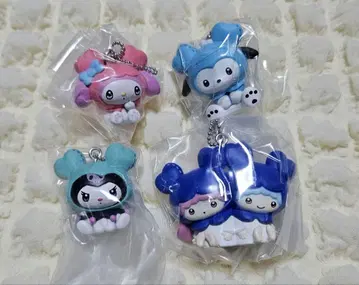 TWICE LOVELYS x SANRIO 마스코트 참