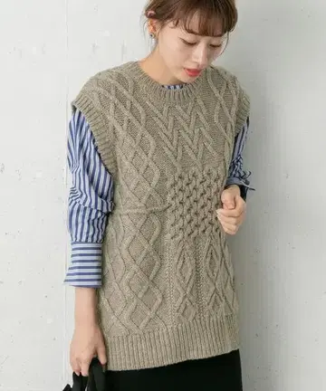 컨디션 최상 베이지 서니라벨 패치워크 케이블 니트 베스트