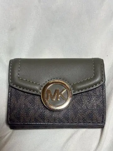 마이클코어스 트라이폴드 지갑 MICHAEL KORS