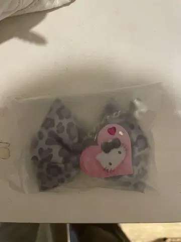 산리오 모노톤 애니멀 시크릿 참 키티