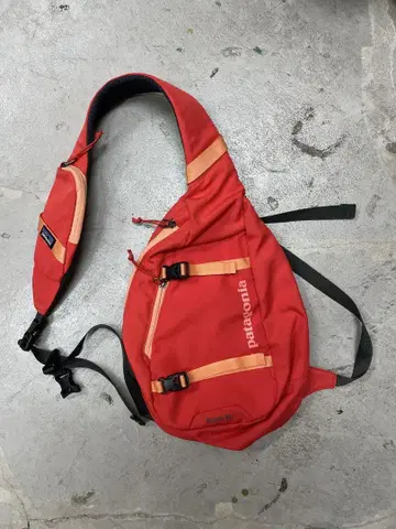 파타고니아 patagonia Atom 원 숄더백 8L 빨간색 슬링