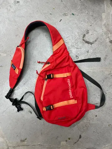 파타고니아 patagonia Atom 원 숄더백 8L 빨간색 슬링