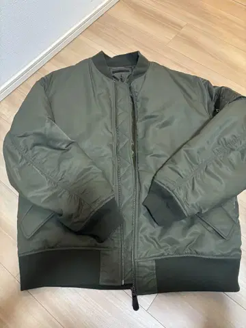 새상품급 UNIQLO 올리브 MA-1 스타일 자켓
