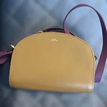 새상품급 A.P.C 숄더백